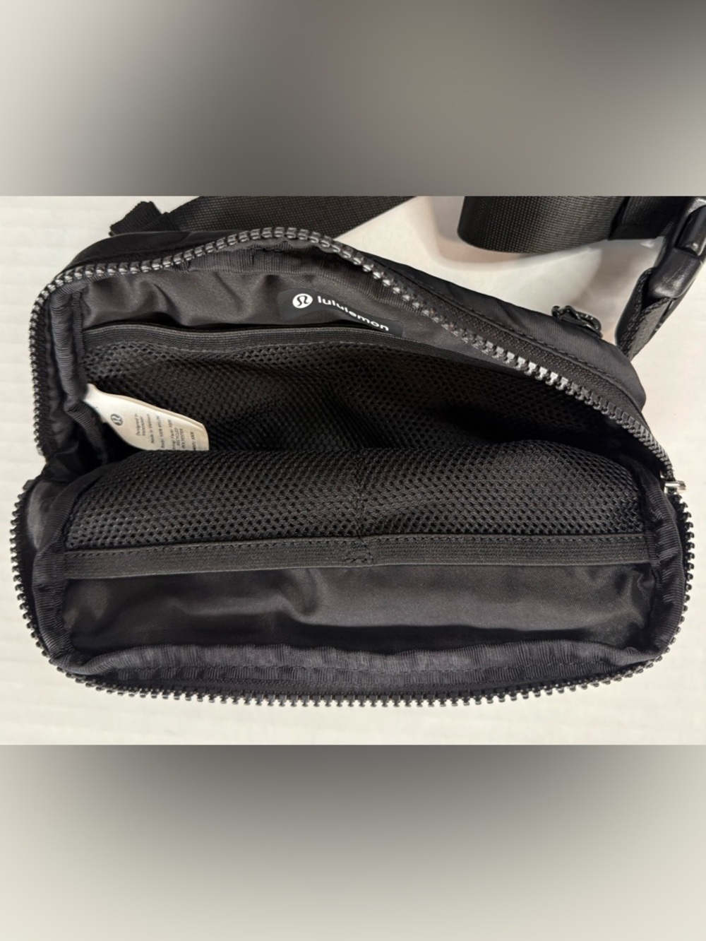Lululemon Everywhere Belt Bag Black - Picture 6 of 7